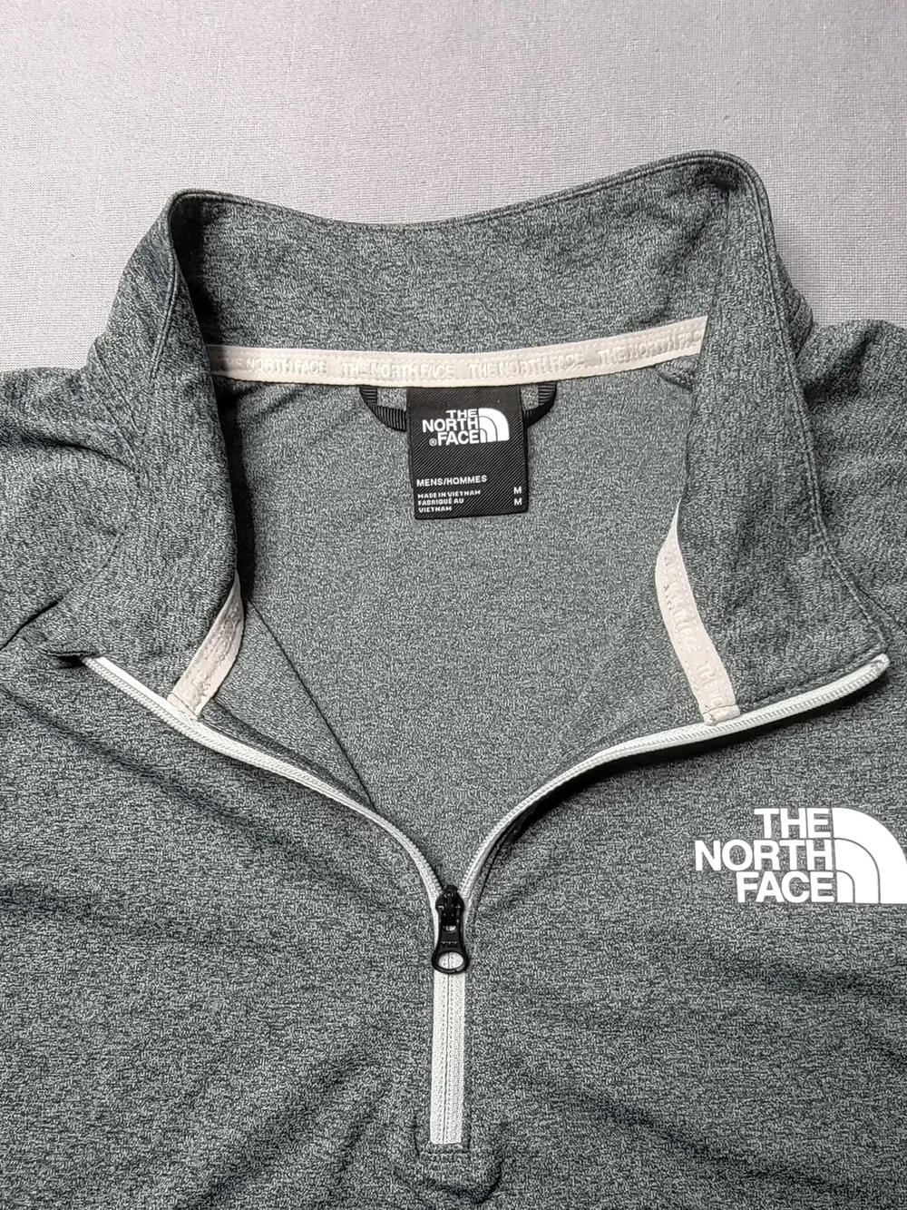 The North Face Men's Grey 1/4-Zip Long Sleeve Pullover Size M